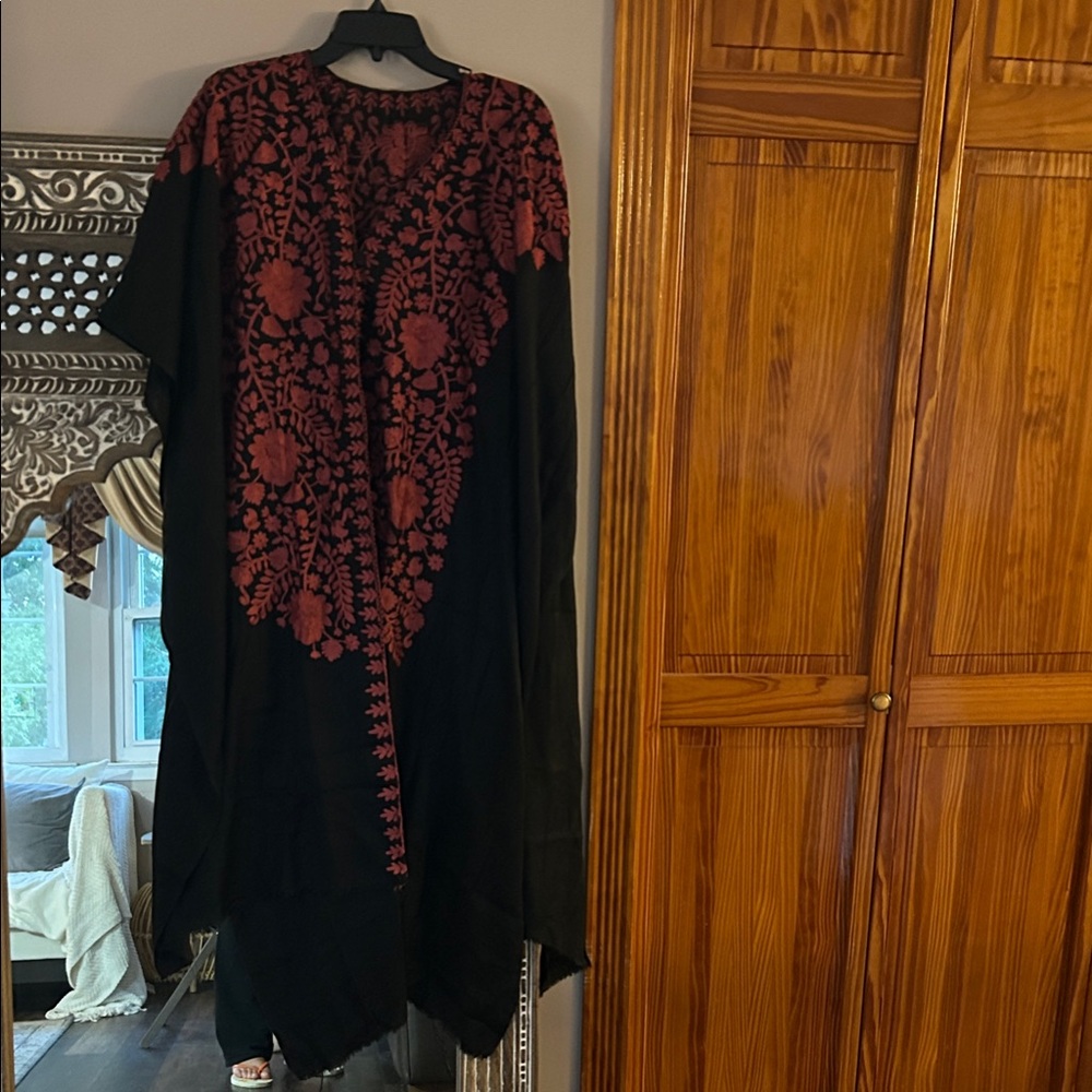 Elegant Kashmiri Black and Red Embroidered Kaftan/Poncho